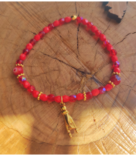 bracelet facettes rouge et ses cornes porte bonheur