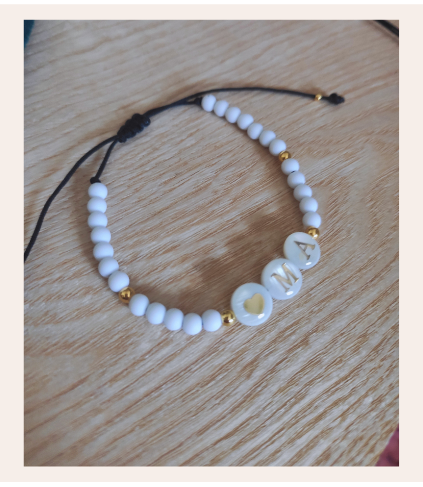 Bracelet Femme blanc perles mates et son coeur en nacre